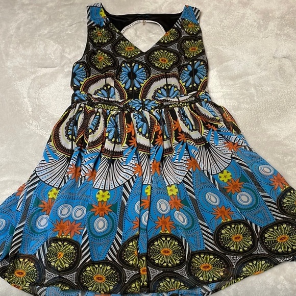 Cals Dresses & Skirts - Tribal Print Skater Mini Dress. EUC!! Cut out back! Size large!